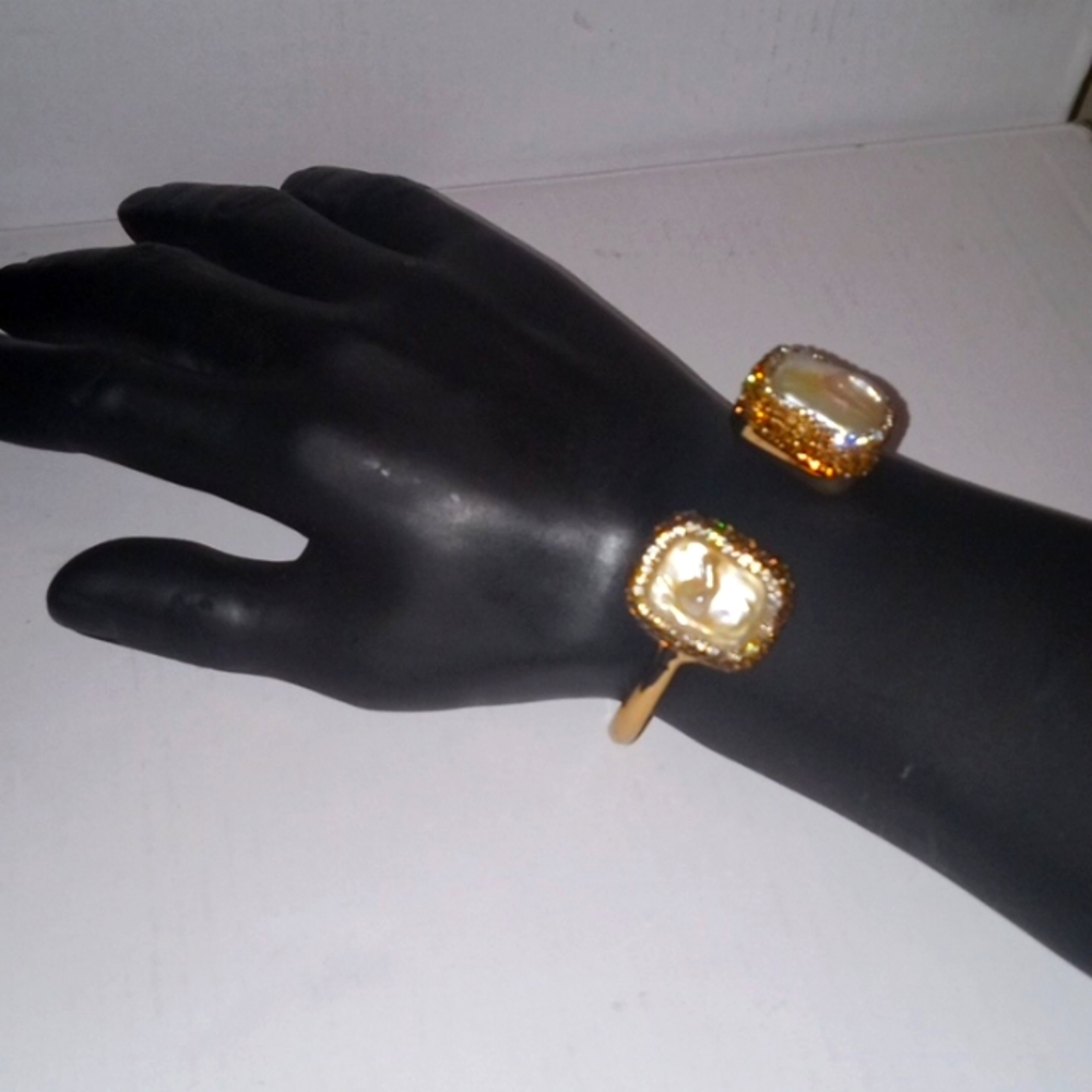 Enchanting Diamond & Pearls  Bracelet